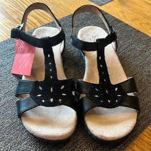 WOMEN’S SOUL NATURALIZER SUMMER SANDALS SIZE 8 MED BLACK